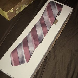 Unmarked tie in peek a boo tiebox mailer
